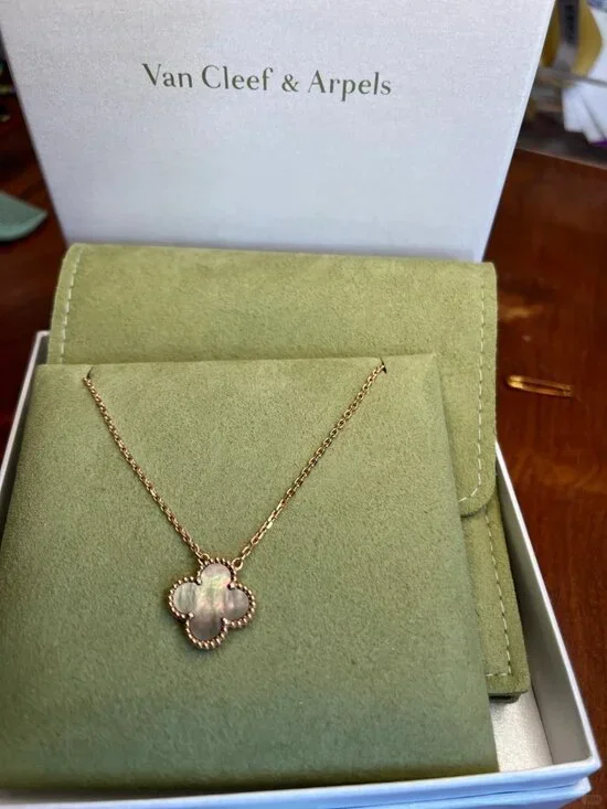 Authentic Van Cleef & Arpels 18K Yellow Gold Necklace - Picture 12 of 12